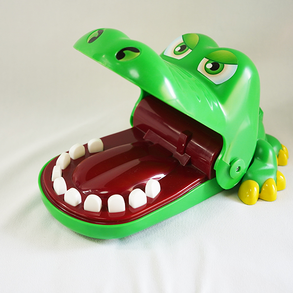 ワニのドキドキするおもちゃ