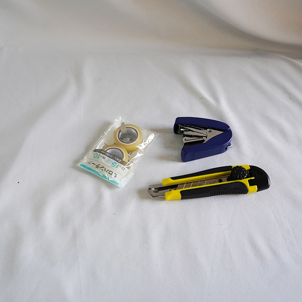 カッター　ホチキス　セロハンテープ３点セット